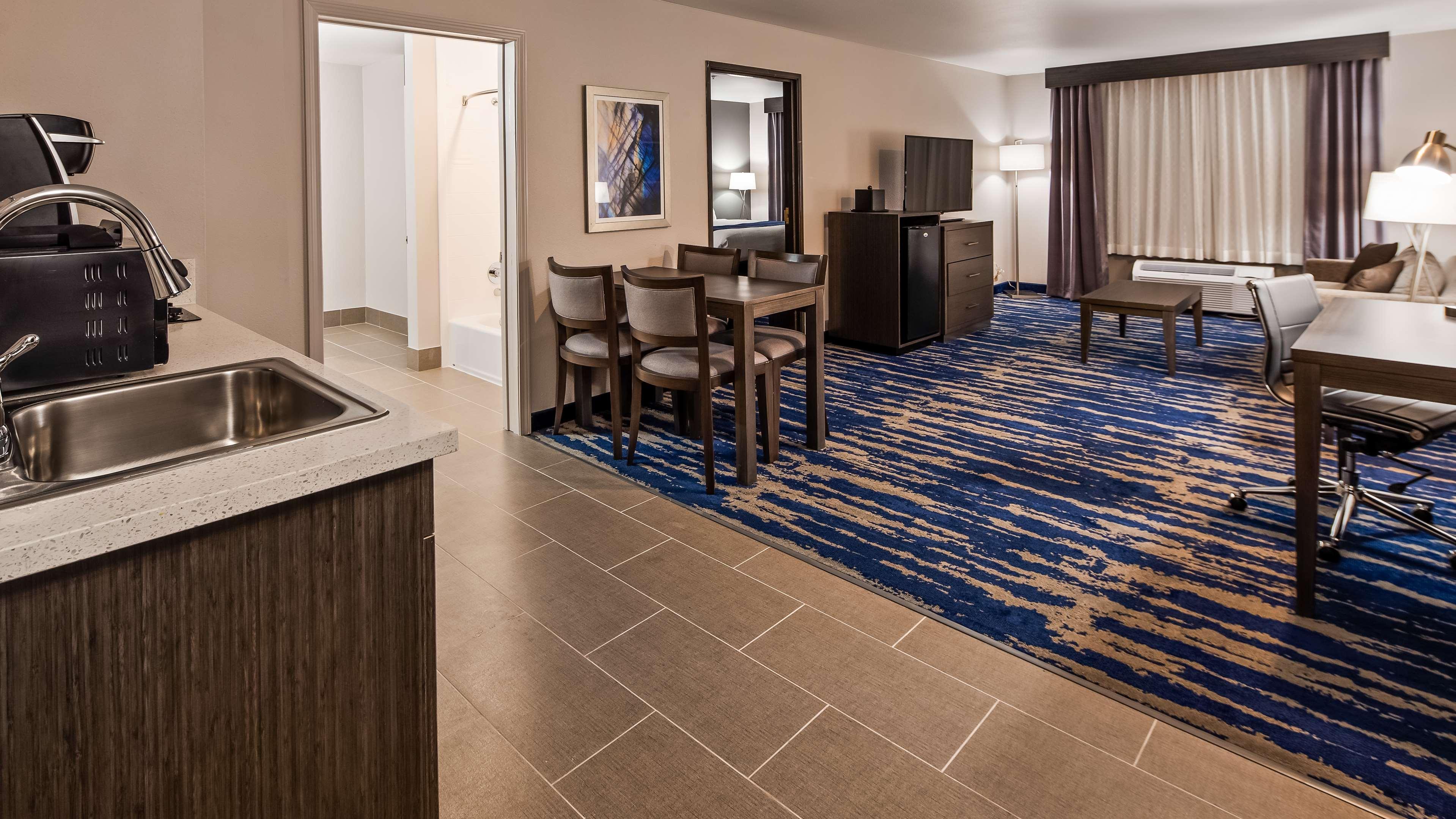 Best Western Plus Rama Inn & Suites ラグランド エクステリア 写真