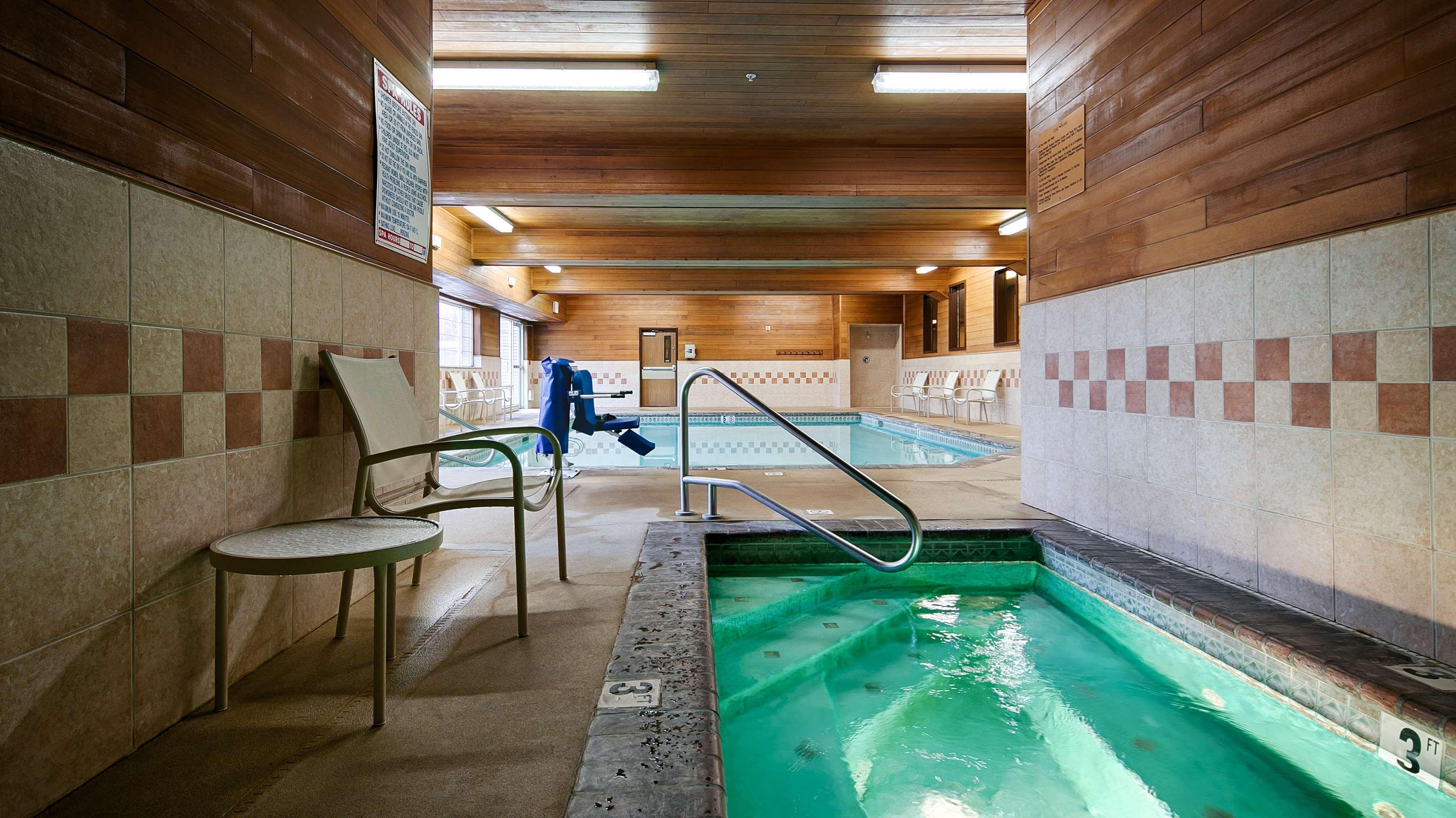 Best Western Plus Rama Inn & Suites ラグランド エクステリア 写真