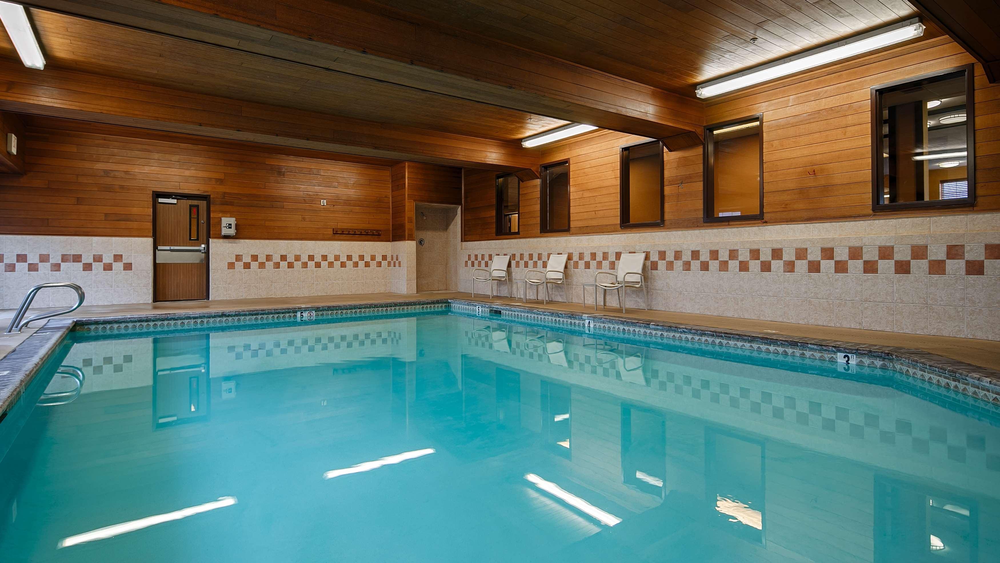 Best Western Plus Rama Inn & Suites ラグランド エクステリア 写真