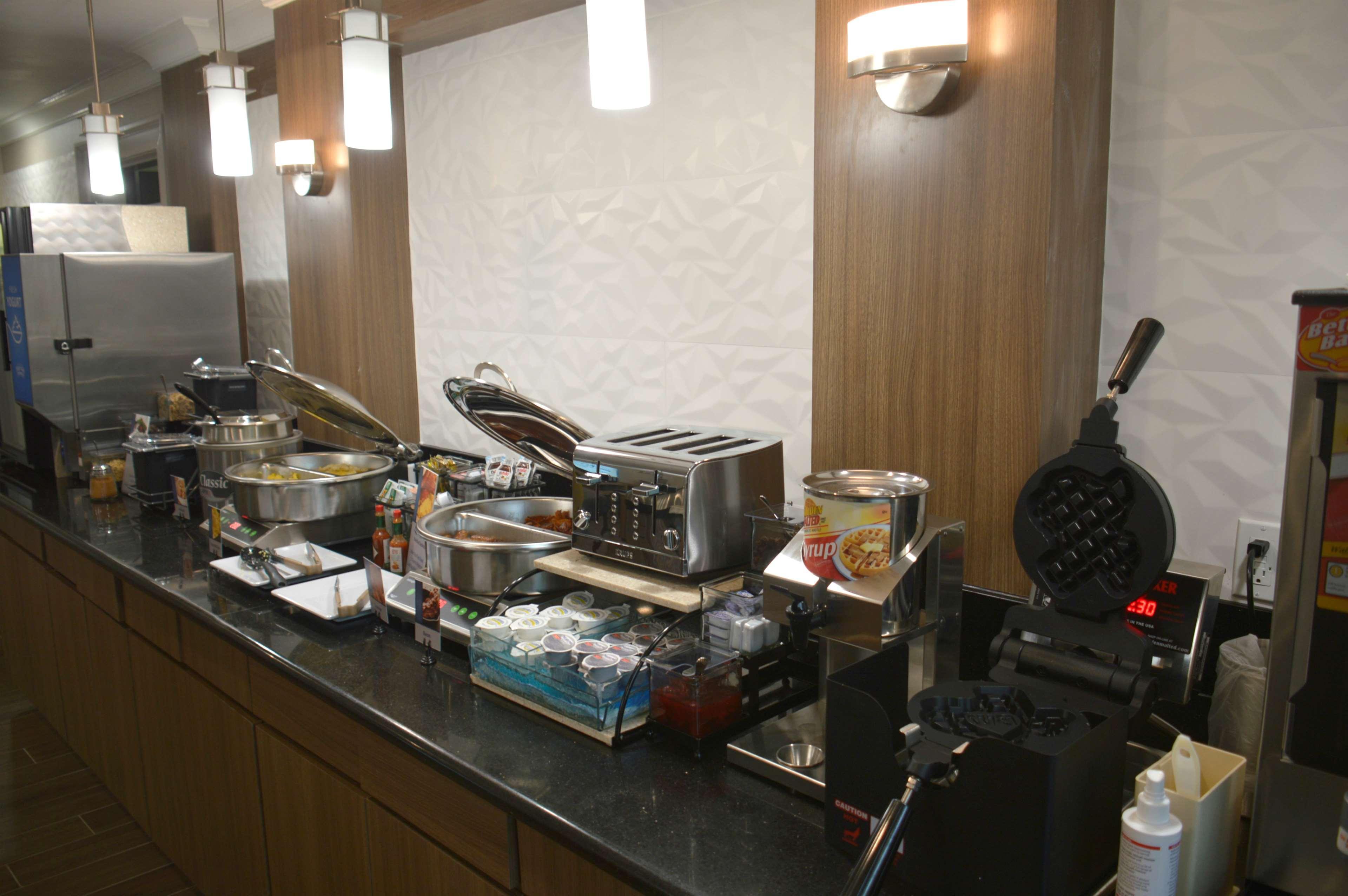 Best Western Plus Rama Inn & Suites ラグランド エクステリア 写真