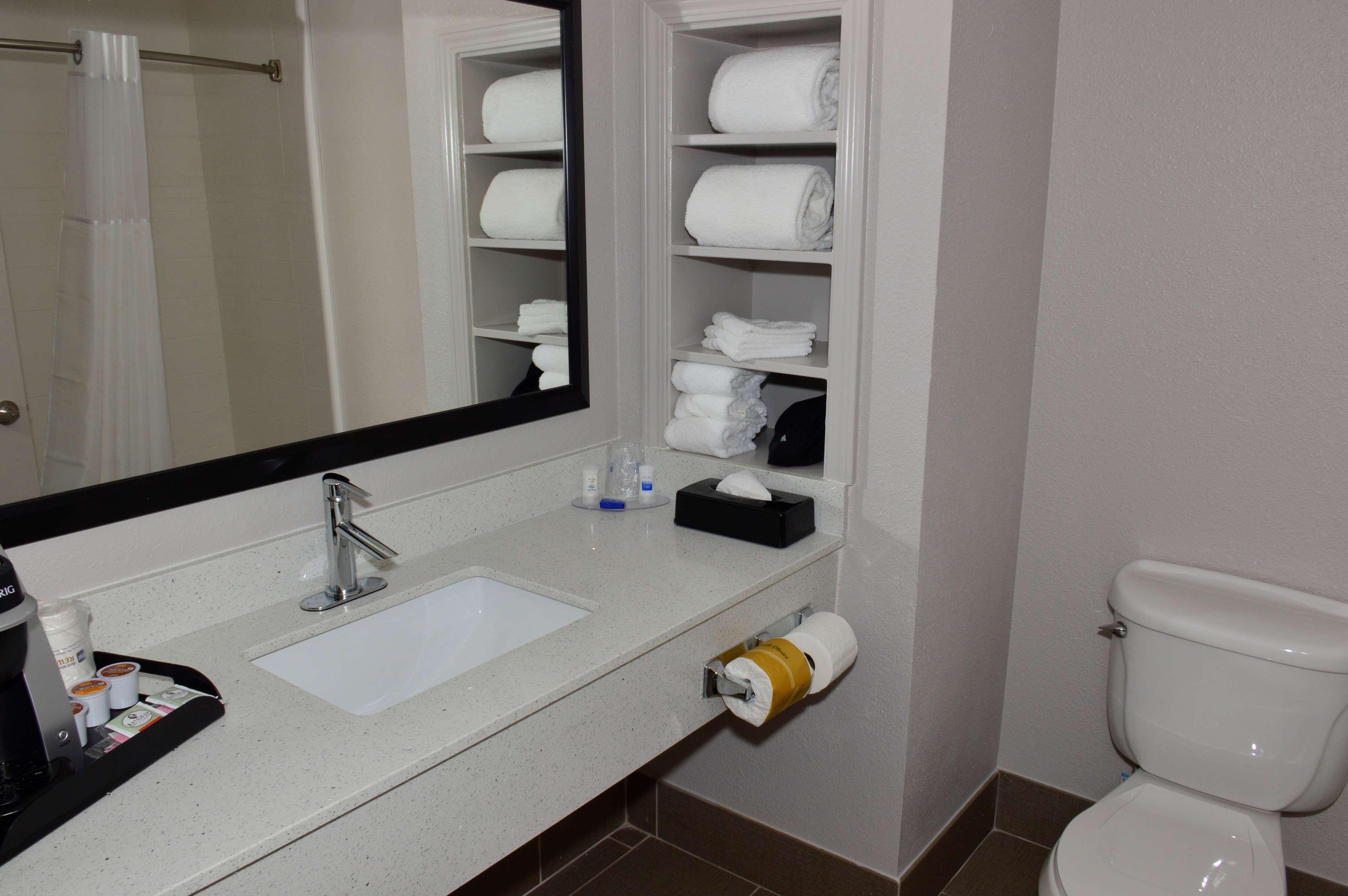 Best Western Plus Rama Inn & Suites ラグランド エクステリア 写真