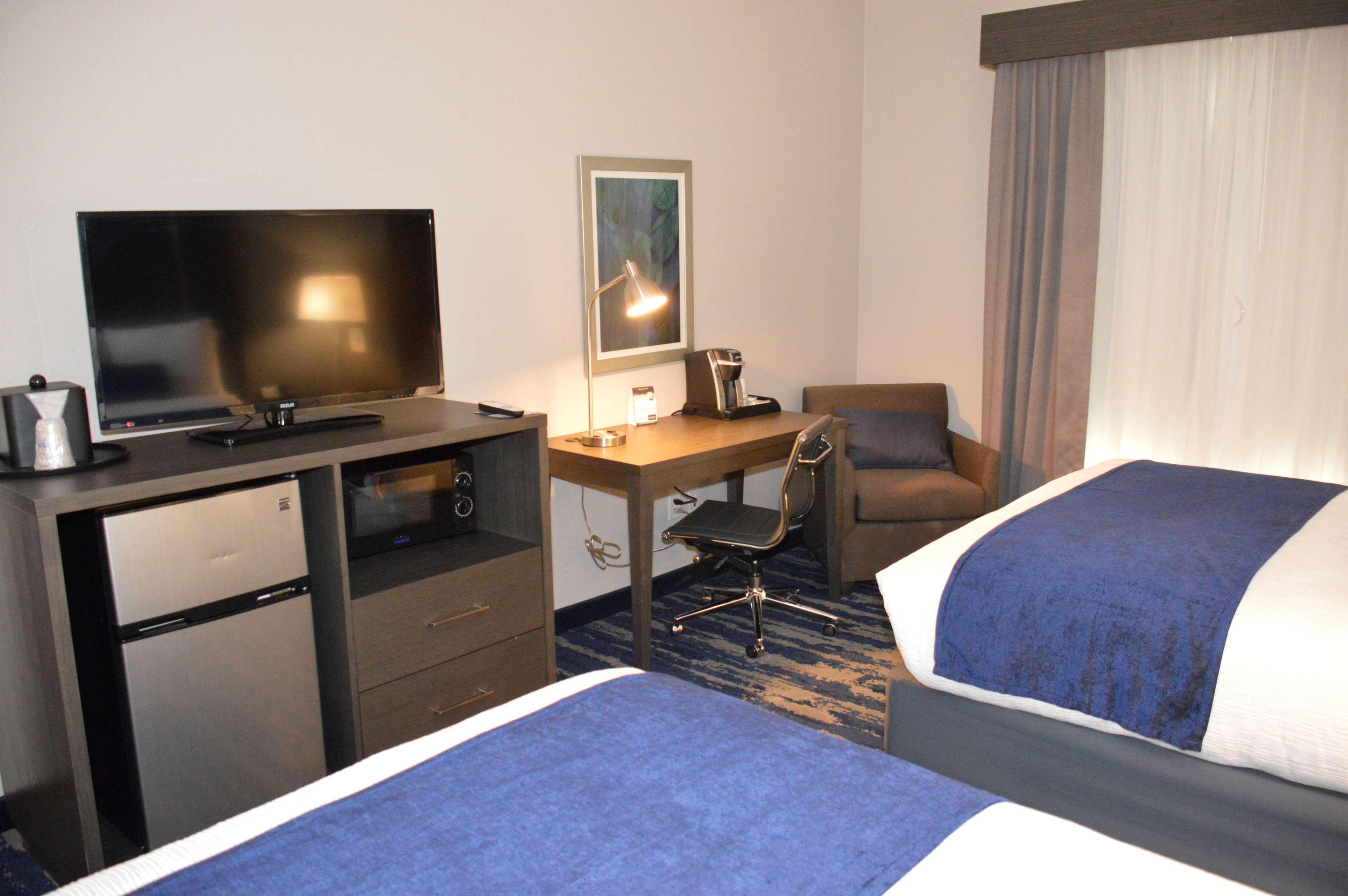 Best Western Plus Rama Inn & Suites ラグランド エクステリア 写真