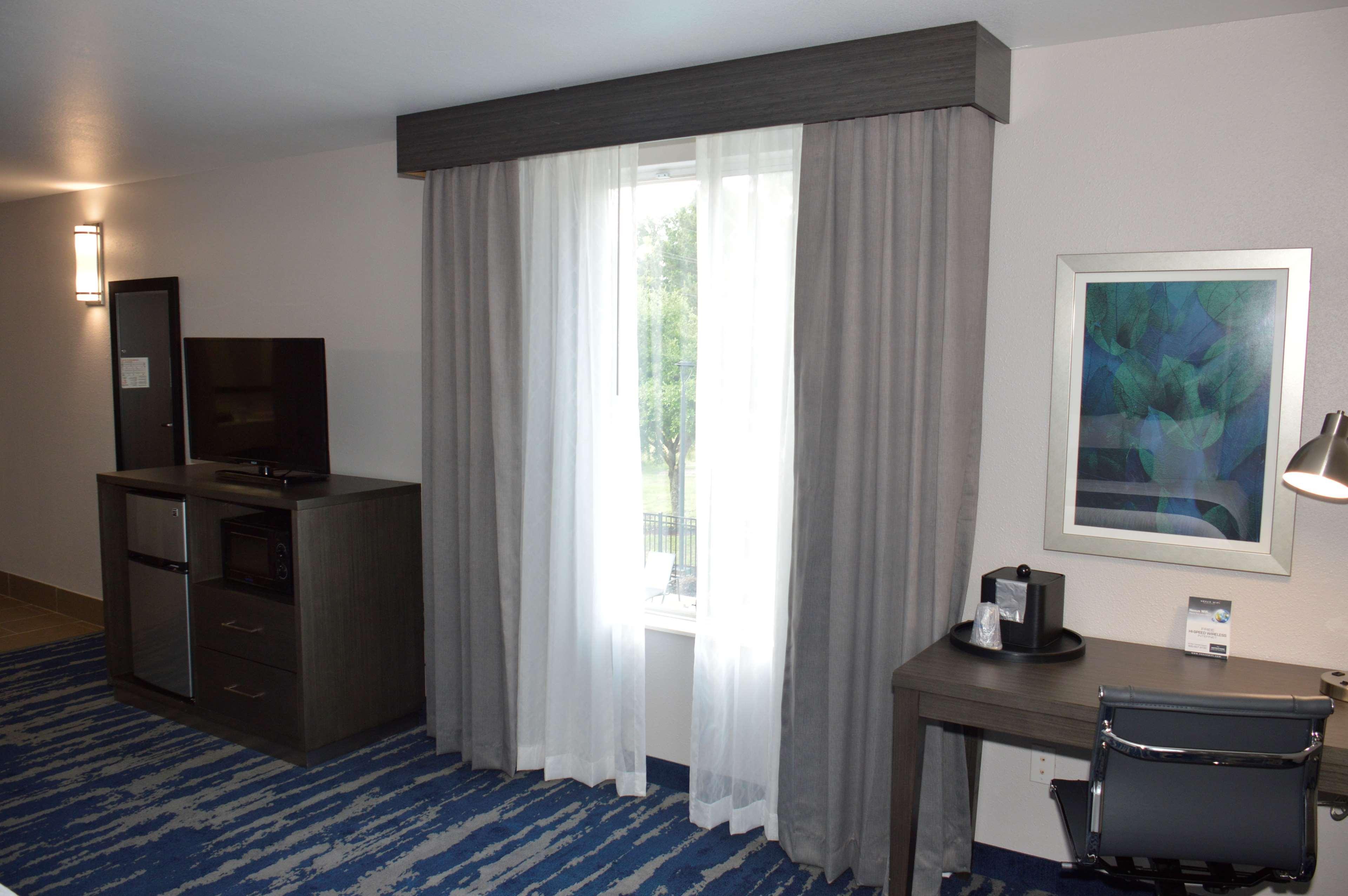 Best Western Plus Rama Inn & Suites ラグランド エクステリア 写真