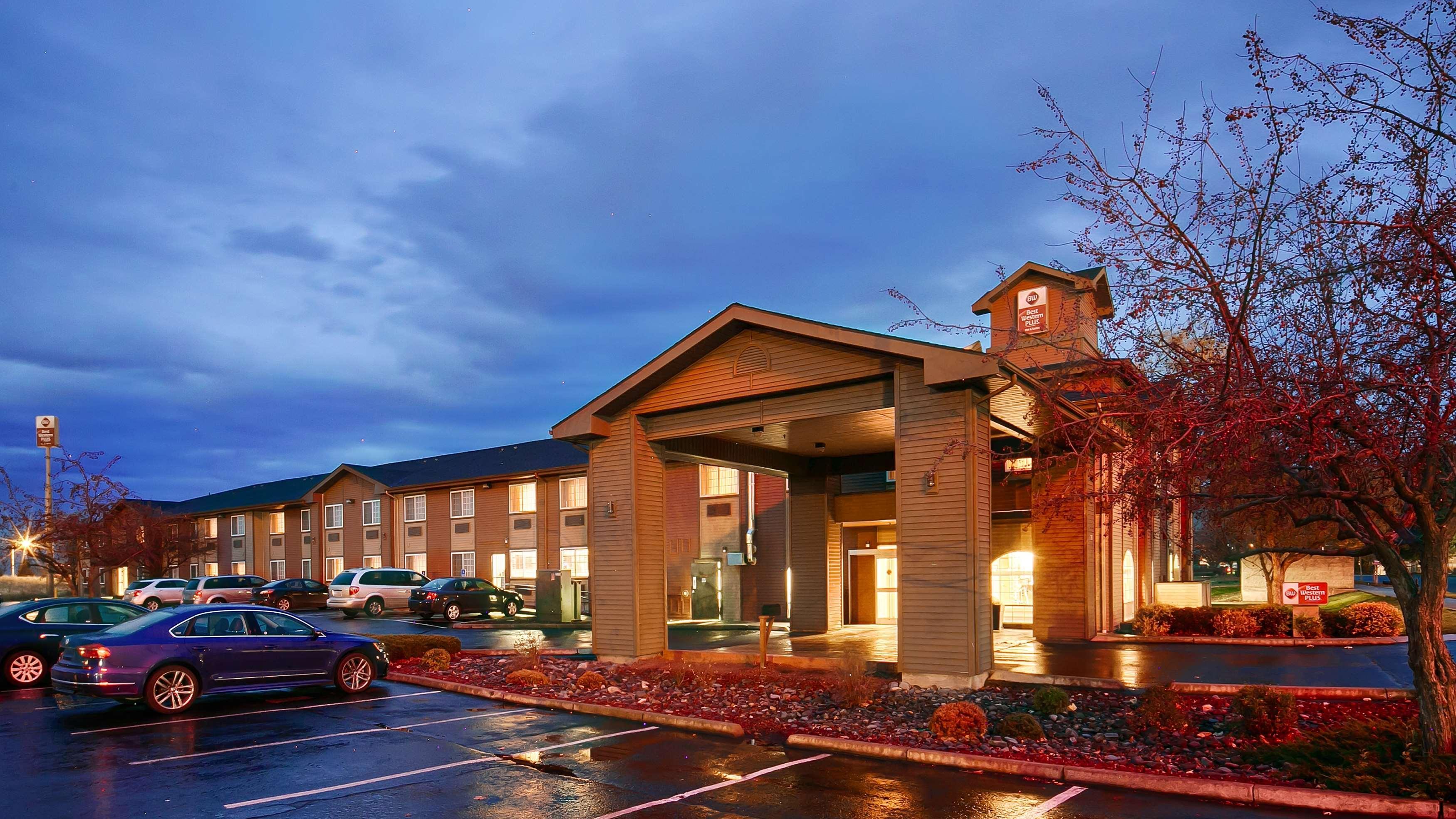 Best Western Plus Rama Inn & Suites ラグランド エクステリア 写真
