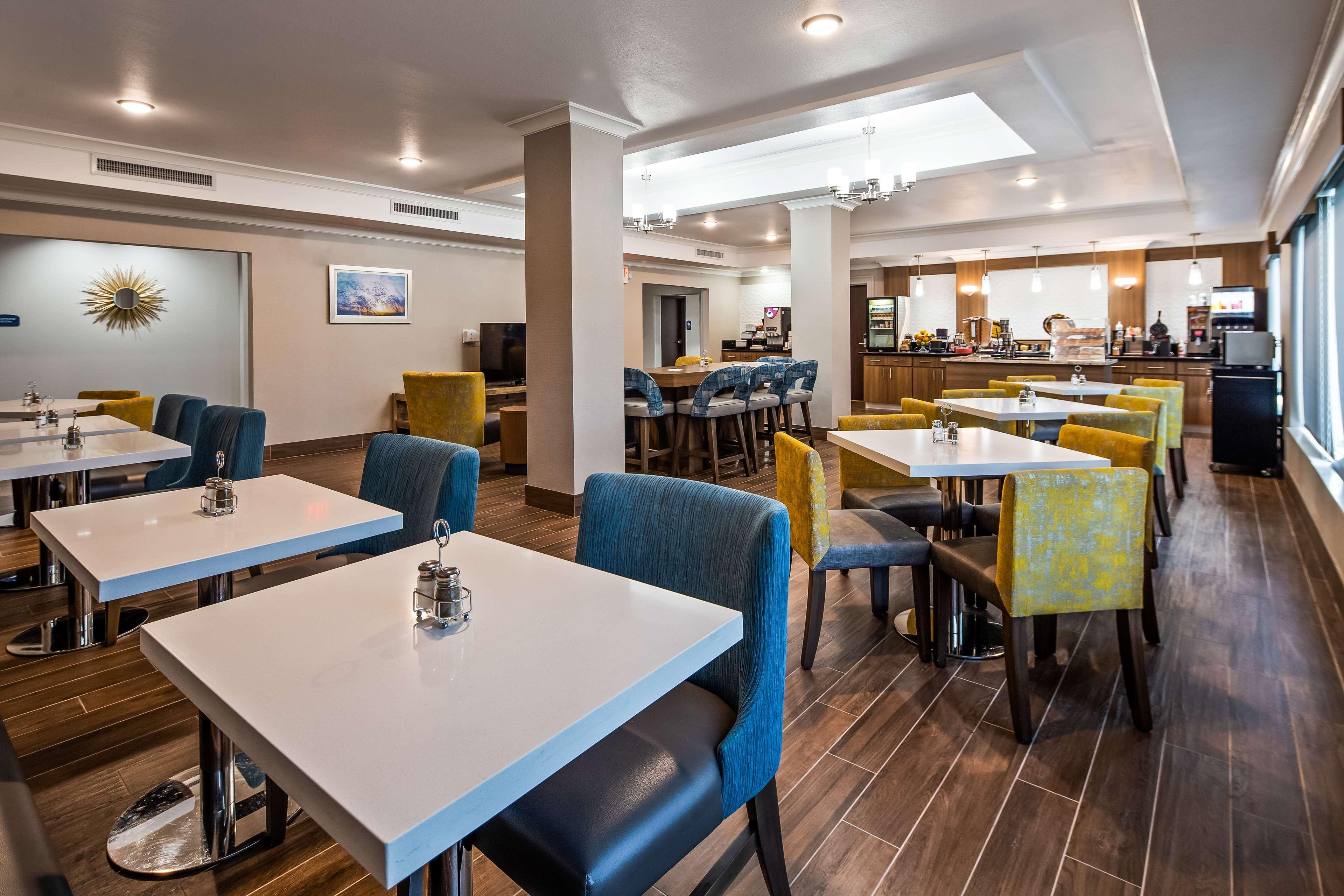 Best Western Plus Rama Inn & Suites ラグランド エクステリア 写真