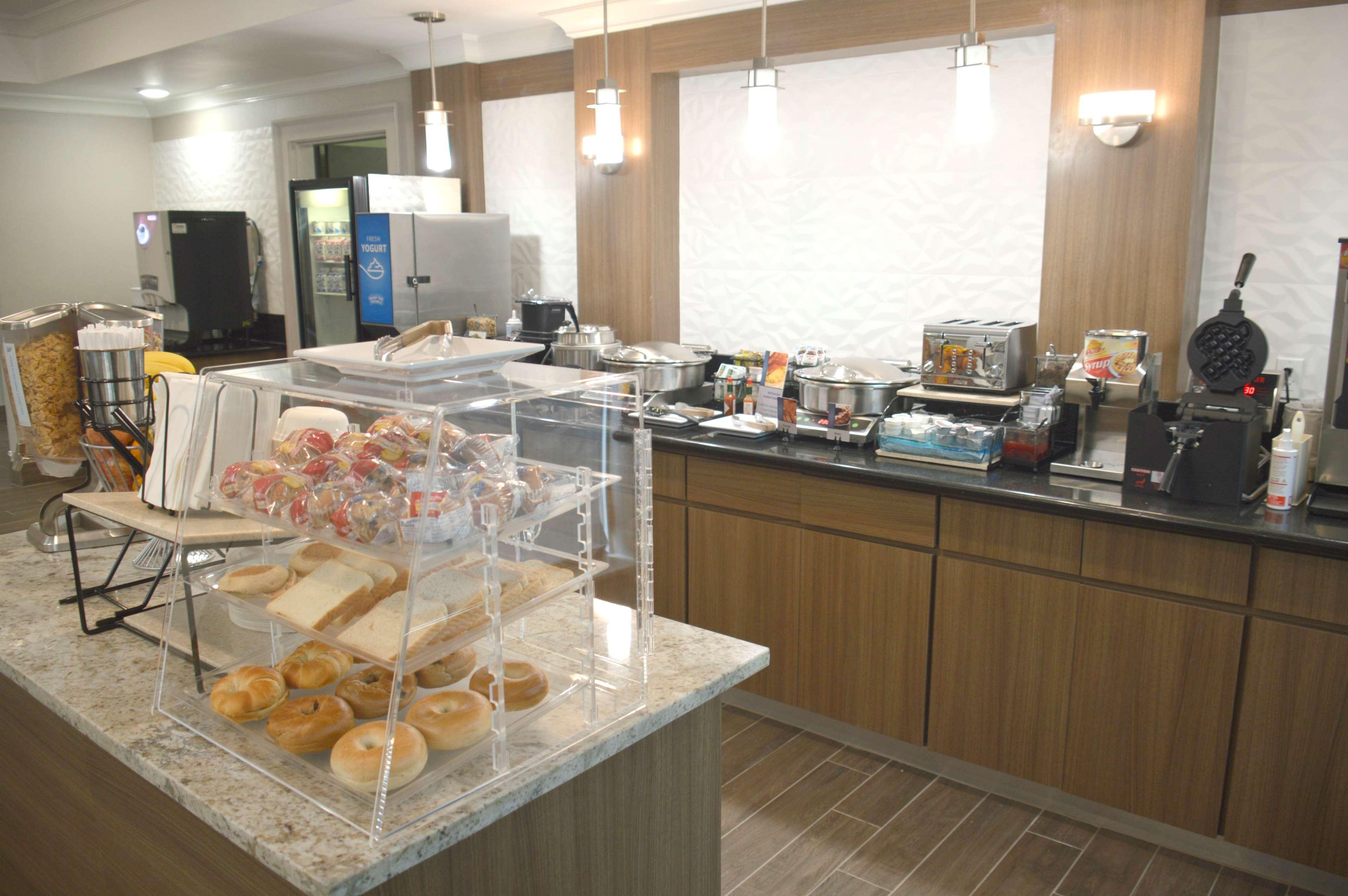 Best Western Plus Rama Inn & Suites ラグランド エクステリア 写真